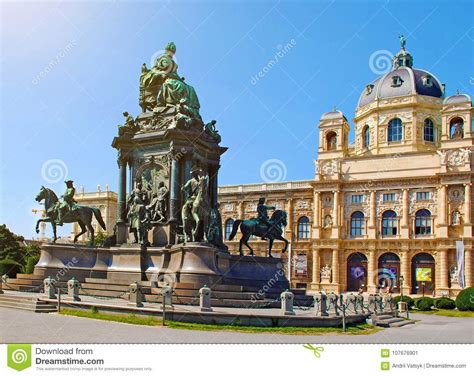 Vienna August 8 Maria Theresia Monument In Front Of The