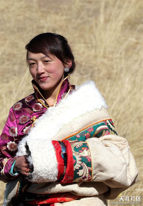 Tibetan Woman From Amdo Tibet Tibetan Clothing Tibetan Woman