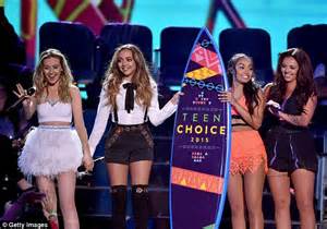 Perrie Edwards Wows At Teen Choice Awards After Zayn Malik Throws Shade Daily Mail Online
