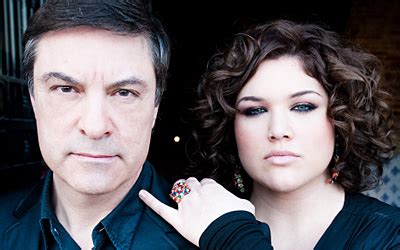 It is unanimously considered one of the reference voices of the new fado. Jorge Fernando & Fábia Rebordão - Guia do Lazer