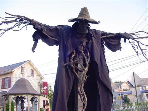Has Some Of The Most Amazing Scarecrows I Love This One