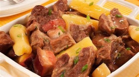 Receita de Carne de panela com mandioca e linguiça - Coolícias