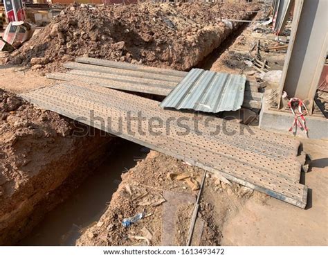 378 Unsafe Scaffolding Stock Photos Images And Photography Shutterstock