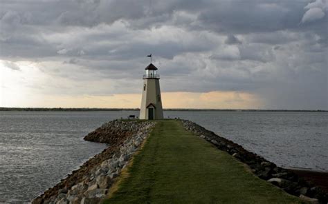 Hd Lonely Lighthouse On The Jetty Wallpaper Download Free 70131