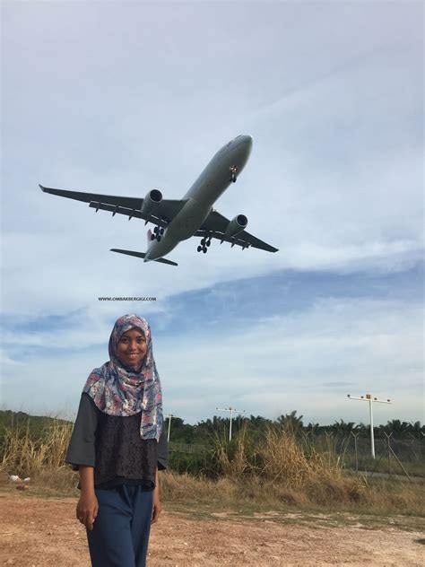 Ia juga dikenali dengan nama rumpai siam, christmas bush, bitter bush atau baby tea. TEMPAT LEPAK TENGOK KAPAL TERBANG DI KLIA2