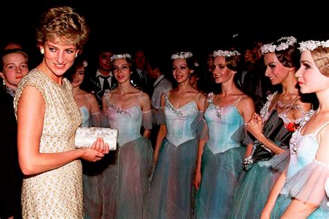 Quando Lady Diana Visit Mosca E Si Sedette A Terra Con I Bimbi Malati