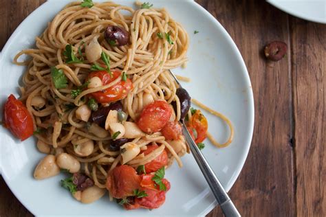 Whole Grain Pasta With White Beans And Tomatoes A Giveaway • Hip