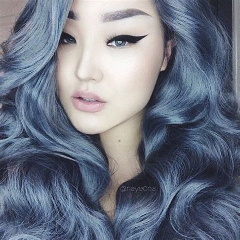 Grey hair looks especially fabulous because it is the perfect compliment to this skin tone. 7 Best Silver Blue Hair Options to Make A Statement