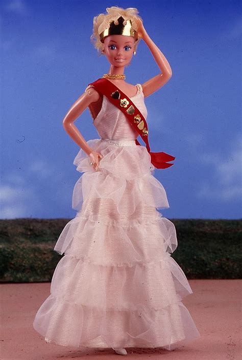 Royal Uk Barbie® Doll 1980 Barbie Dolls Collection Photo 31686546 Fanpop