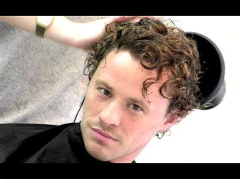Whether you want to curl short hair or get naturally curly hair, this guide will walk you through the steps of making thick, straight hair wavy or curly. Heath Ledger Hairstyle Tutorial | How To Style Men's Curly ...