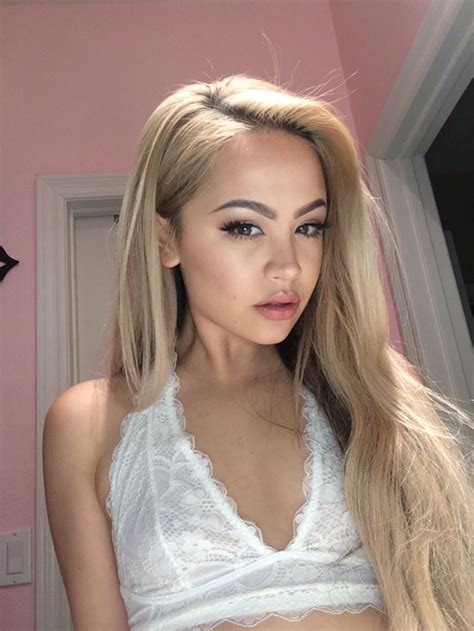The asians who have european ancestry and have blonde hair. 𝔯𝔥𝔬𝔰𝔢𝔤𝔬𝔩𝔡𝔡 ⛓ | Balayage hair, Hair looks, Asian hair