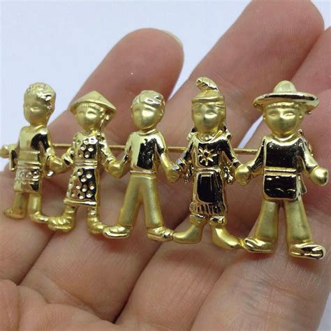 signed ajc vintage 5 people of the world brooch pin nationality gold tone united we stand