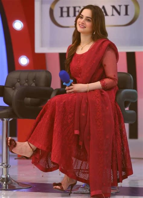 15 Beautiful Dresses Worn By Pakistani Actresses This Ramzan Reviewitpk