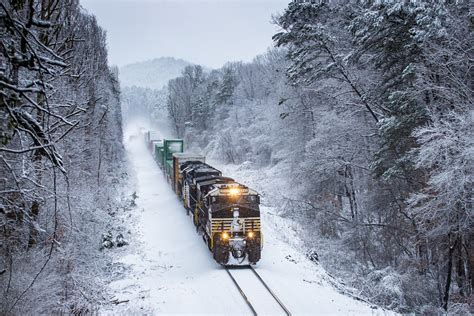 Through The Ice And Snow Norfolk Southern Intermodal Train Flickr