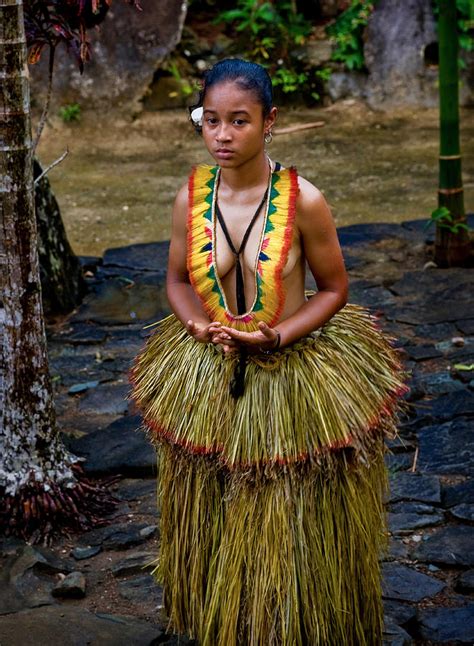 Yapese Woman By Lee Craker In 2020 Tribal Women Native Girls Native American Women