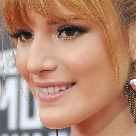 Bella Thorne Makeup Beige Eyeshadow And Red Lipstick Steal Her Style