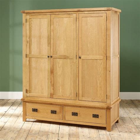 Lemari pakaian kayu jati 2 pintu merupakan produk furniture minimalis yang sangat cocok untuk mengisi ruang kamar anda yang memiliki lemari pakaian minimalis jati 3 pintu merupakan salah satu produk furniture jepara yang mempunyai kualitas yang baik, produk ini kami jual harga murah. Jual Lemari Pakaian Kayu Jati Minimalis 3 Pintu Murah ...