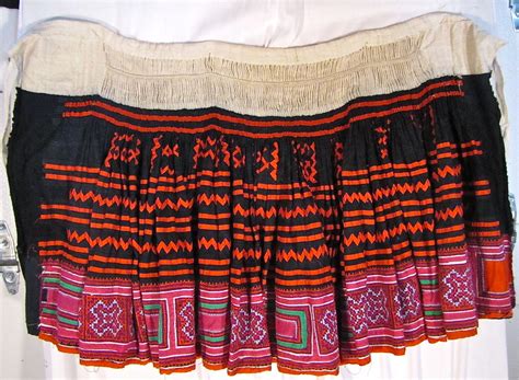 hmong-skirt-การเย็บปักถักร้อย