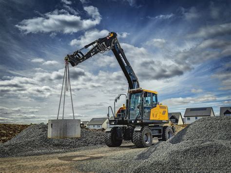Hyundai Construction Equipment On Manoeuvres · Phpd Online