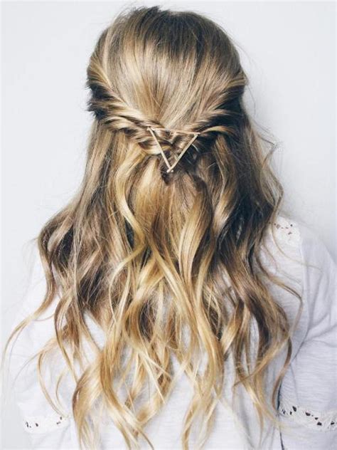 12 Correct Ways To Use Bobby Pins In Your Hairstyles