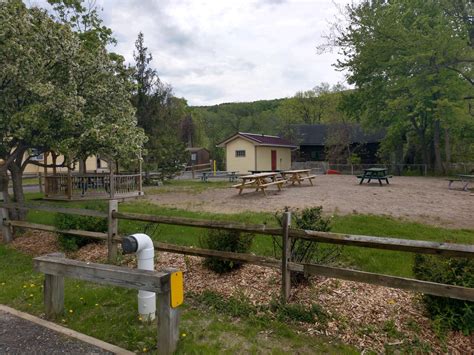 All information is deemed reliable but not guaranteed and should be independently verified. Vine Valley Town Park | Canandaigua Lake Water Trail