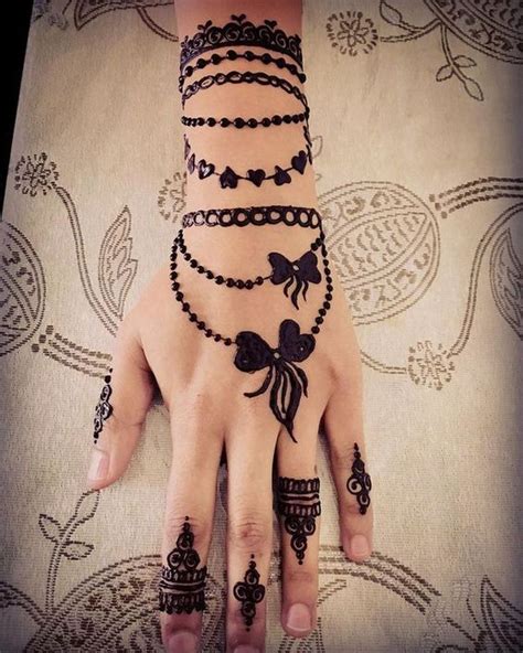 36 Beautiful Henna Tattoo Design Ideas In 2020 Henna Tattoo Designs