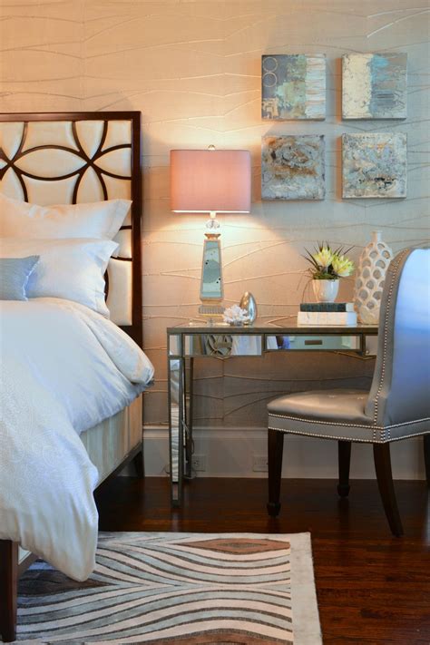 14 Ideas For Small Bedroom Decor Hgtvs Decorating