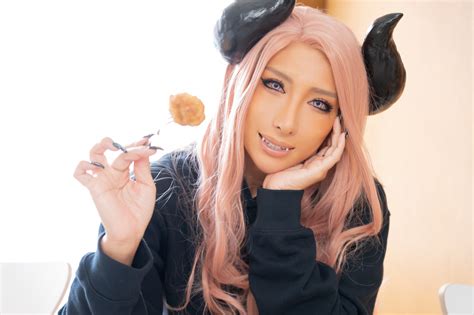 デスクトップ壁紙 日本人女性 日本語 アジア人 グラビア 非 ノンサマージャック 屋内の女性 コスプレ サキュバス 悪魔の角 化粧 ピンクの髪 2400x1600