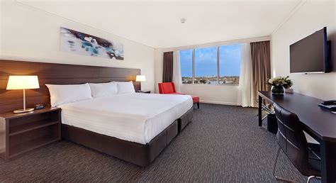 Rooms And Suites View Superior King Room Melbourne Hotel Bayview Eden