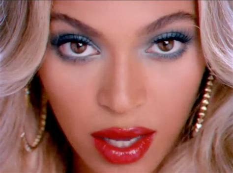 Beyonce Blow Beauty Look Turquoise Eye Red Lip Turquoise Eyes