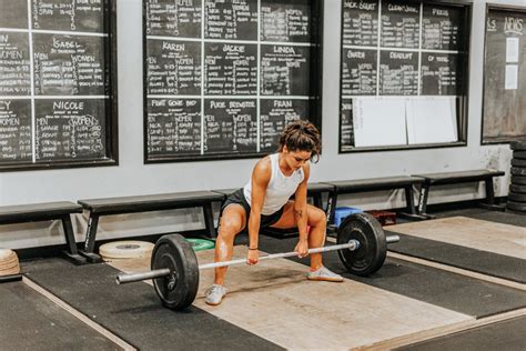 Best Sumo Deadlift Cues For Lifters With Annie Miller
