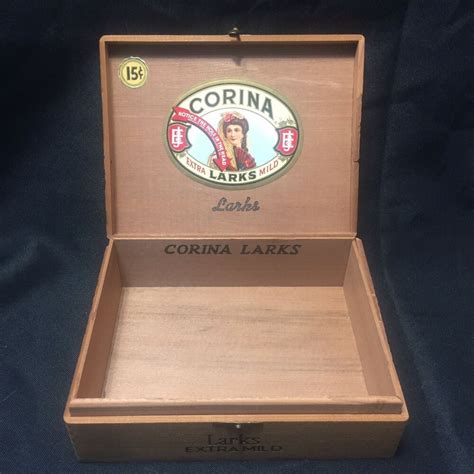 Vintage 1950s Corina Larks Wooden Cigar Box Empty Tobacco Latched