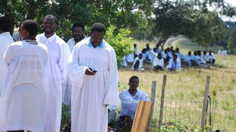 Scores Mourn Church Leaders Death