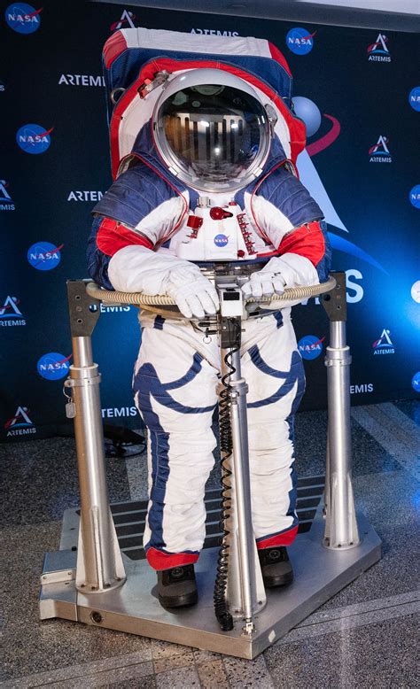 Nasas New Space Suits Will Fit Men And Women Alike For Once Wired