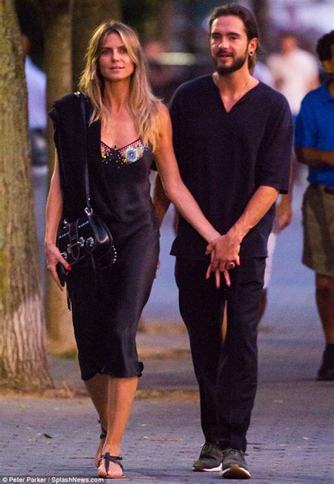 Heidi klum is a happy person at the moment. Heidi Klum takes a romantic evening stroll with boyfriend ...