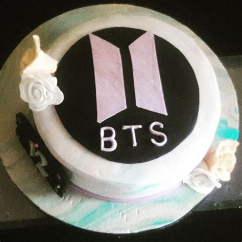 Torta grupo bts bts en 2019 bts birthdays, bts cake y bts via www.pinterest.com. Simple Bts Army Cake Design : Bts Revealed As The Most ...