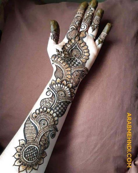 This article feature easy white henna designs images and video tutorials weddings, eid and christmas celebrations with special guide about how to make white henna cones at home. Most Beautiful Latest Mehndi Designs Collection 2020 | Stylo Planet