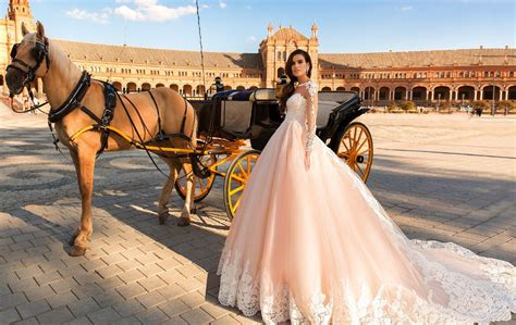 If you want a gorgeous dress but you also want to have money · posted on may 22, 2018. China Amelie Rocky 2018 Ball Gown Lace Tulle Wedding Dress ...