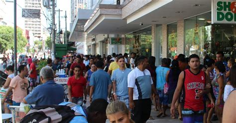 G1 Consumidores Lotam Lojas Do Centro De Manaus Na Véspera Do Natal Notícias Em Amazonas