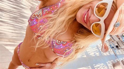 Jessica Simpson Flaunts Physique In Bikini After 100 Pound Weight Loss