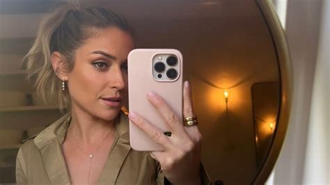 Kristin Cavallari Flashes Toned Midriff In Promotional Bathroom Mirror Selfie The Nerd Stash