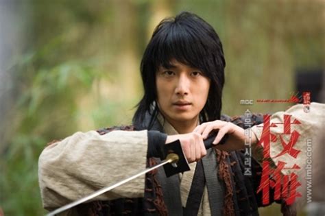 After tracing his roots back to korea, his father rejects him once more. » The Return of Iljimae » Korean Drama