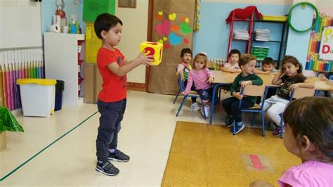 Los niños les dominado con una velocidad asombrosa, y que tenía algo que ver en el interior del espacio virtual diseñado para juegos infantiles. Mucho más que garabatos: JUGANDO con los DADOS