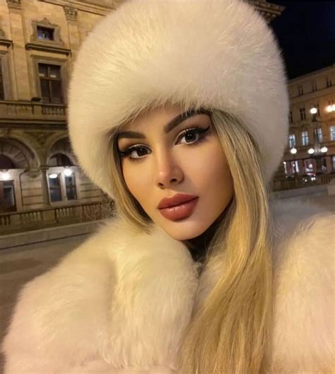 Daria, Russian Hat, Fox Fur Coat, Fur Coats, Outfits With Hats, Fur