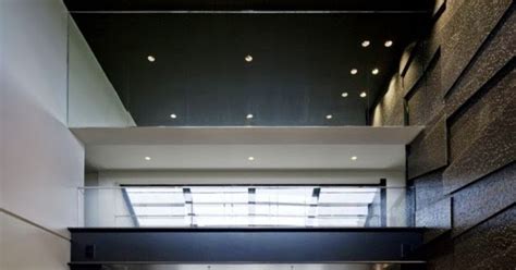 Desain ruang tamu kecil sempit minimalis terbaru. Desain Ruang Tamu Mewah Dengan Atap Tinggi | Desain Rumah ...