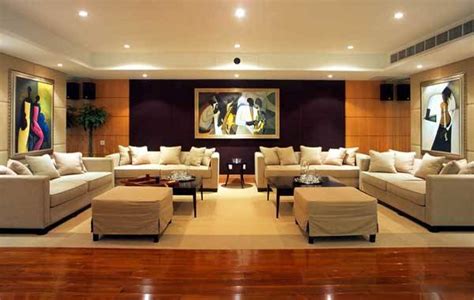 In living rooms with a high ceiling, a suspended fixture can work perfectly, to draw everything down and create a more cozy and intimate setting. 17 Magnificent Ideas For Decorating Large Living Room