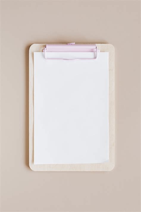 Mockup Of White Clipboard With Blank Paper · Free Stock Photo