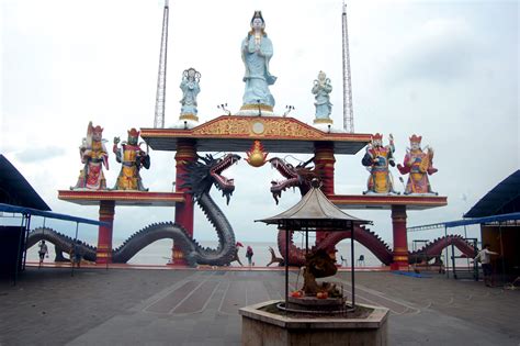 Dalam kitab hong sin yan gi. Patung Dewi Kwan Im Setinggi 20 Meter di Klenteng Sanggar ...