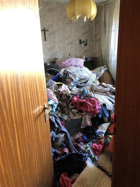 Zu ihnen zählt die unfähigkeit eines menschen, die täglichen probleme des alltags zu meistern. Messie Wohnung Entrümpelung - Nürnberg Fürth Erlangen ...