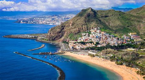 Tenerife is the largest of the canary islands and is a great place to travel. Tenerife : A voir, climat, visite, randonnée, villages ...